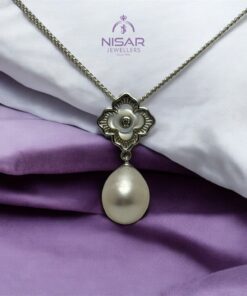 Natural Freshwater Pearl Pendant & Chain