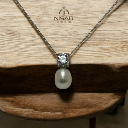 Natural Freshwater Pearl Pendant & Chain